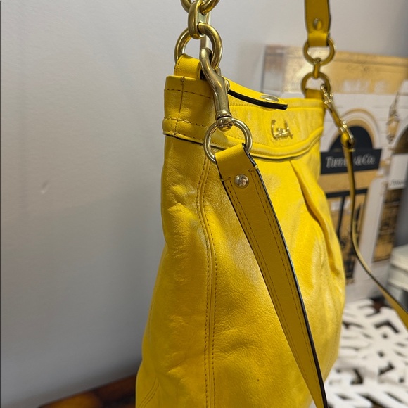 Coach Soft Pebble Golden Yellow Leather shoulder/Crossbo Gold hardware, hang tag - Picture 3 of 14